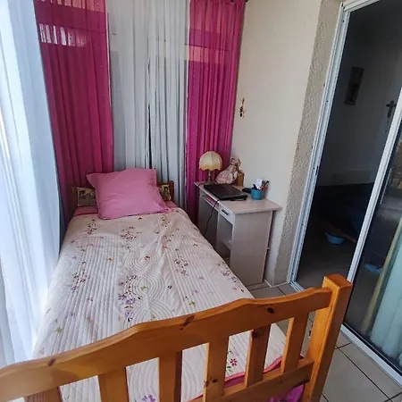 A 5 Mn à Pied De La Mer, Piscine ,tennis, Paillote Appartement