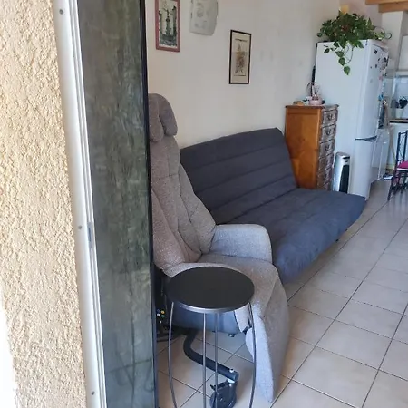 A 5 Mn à Pied De La Mer, Piscine ,tennis, Paillote