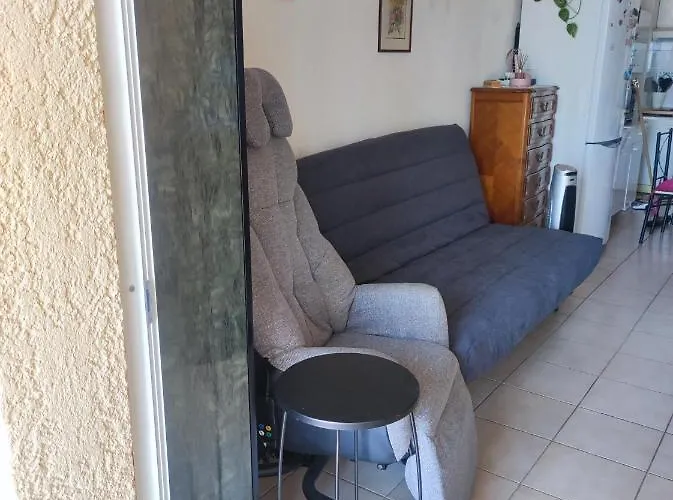 A 5 Mn A Pied De La Mer, Piscine ,tennis, Paillote